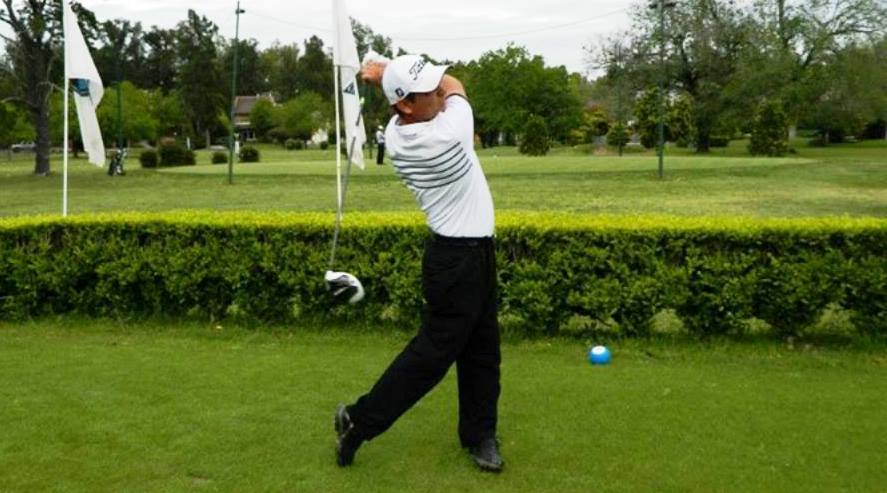 Walter Pavón, el único bajo el par en Rosario